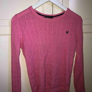  - Rosa kabelstickad tröja från Gina tricot