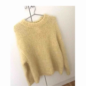  - Helt ny och oanvänd tröja i mohair. Storlek S. Inköpt för 499 kr. 