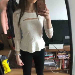  - Vit spets tröja från BikBok.