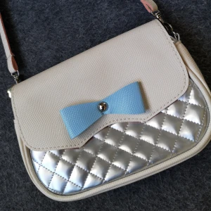  - 🌸Skit söt väska🌸 Aldrig använd 39kr frakt INGÅR i priset