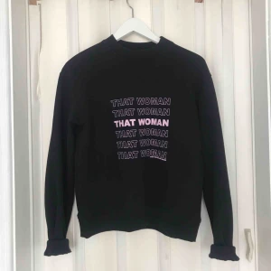  - Sweatshirt från na-kd! Endast använd ett fåtal gånger, alltså i nyskick! Stl xs! Köparen står för frakten på 63:- & betalaning sker via swish! 💕