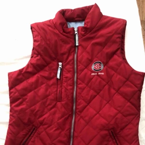  - Aldrig använd, jag köpte den och ha i stallet men det går lika bra att ha den till vardags om man vill de, kommer från granngården och har nypris på 450kr 