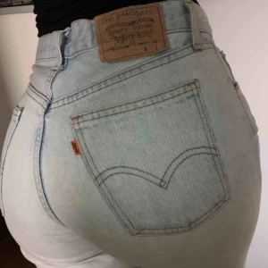  - Ett par skit snygga jeans ifrån Levis, var mina favvobyxor förut men har ingen användning av dom idag💖💖
