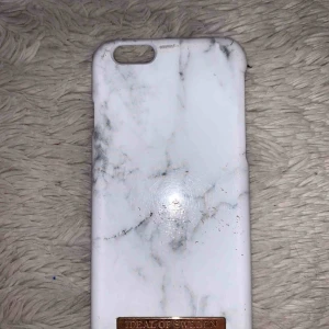  - Säljer detta skal från Ideal of Sweden för 10 kr. Är tillför IPhone 6/6S men passar även IPhone 7 och 8.