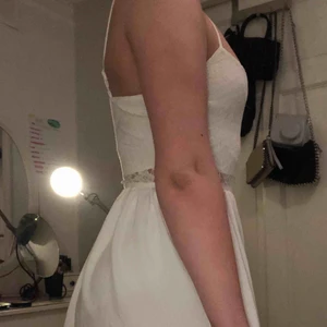  - Vit klänning i bra skick! Säljer pga för liten för mig. 
