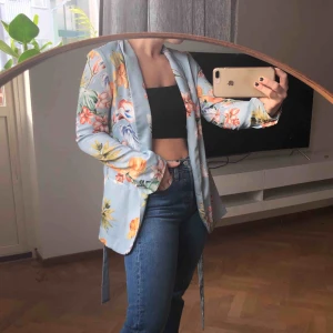  - Kavaj/blazer från zara, strl XS, fint skick! 150kr (spårbar frakt på 59kr tillkommer ✉️🕊)