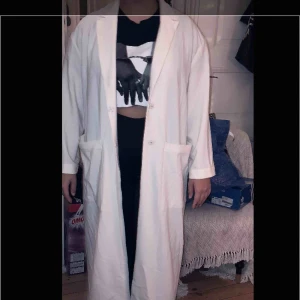  - Tunn kappa från H&M som jag haft i något år men knappt använt. Jättefin på! Lite oversized så man får plats med hoodies under