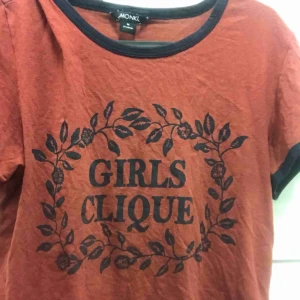  - Köpt för ett par år sedan på Monki. Bra skick. Kan mötas upp i Skåne (helst runt Malmö/Lund) annars står köparen för frakt. 