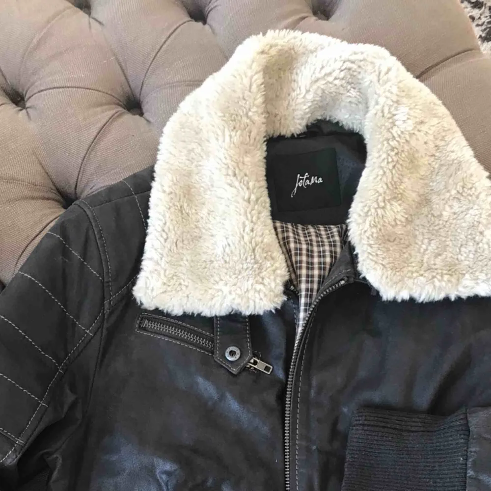 Jofama by kinza  leather jacket. Removable fur collar. . Jackor.