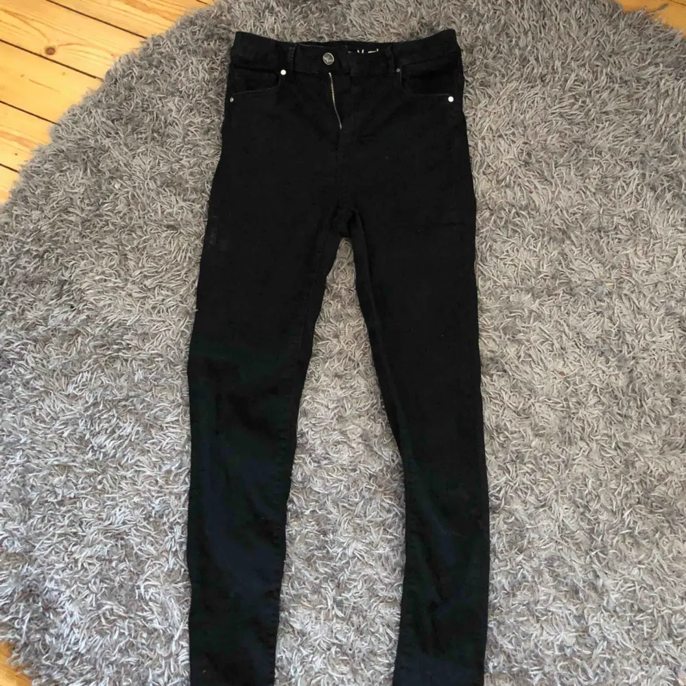 Svarta jeans, väldigt stretchiga och bekväma.  Köpare står för frakt. . Jeans & Byxor.