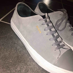  - As snygga Alex Arigato skor i stl 43, säljer åt min brorsa pga att dom tyvärr inte riktigt passade. Knappt använda så väldigt fint skick som ni ser på bilderna!! Köptes för 1500 👟💯