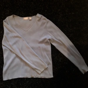  - Old Navy Light Blue Sweater (M) | Meet ups in Sthlm/ post not included in price ✨