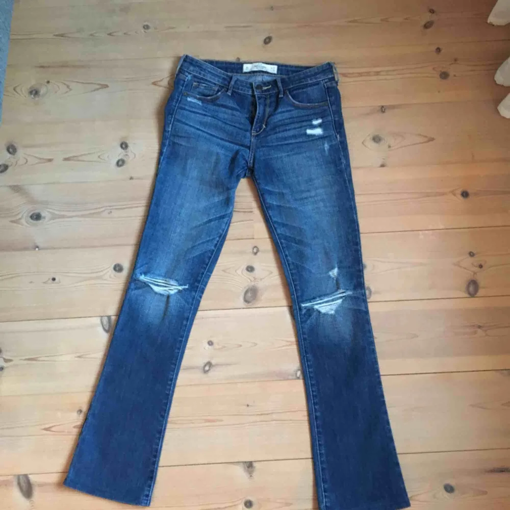 Bootcut jeans från Hollister . Jeans & Byxor.