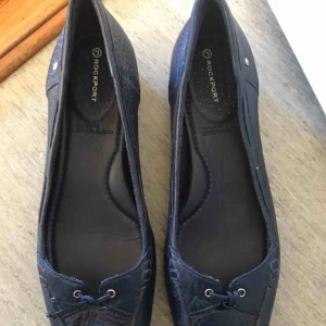  - Ballerin. Mörkblå  