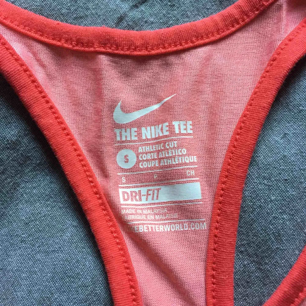 Linne från Nike, använt en gång.. Toppar.