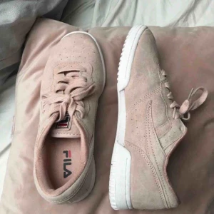  - Fila skor i storlek 37,5  Använda ett fåtal gånger, väldigt bra skick! :)