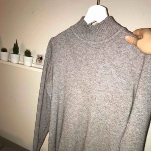  - Stickad polotröja , strl XS-S, 175kr💖