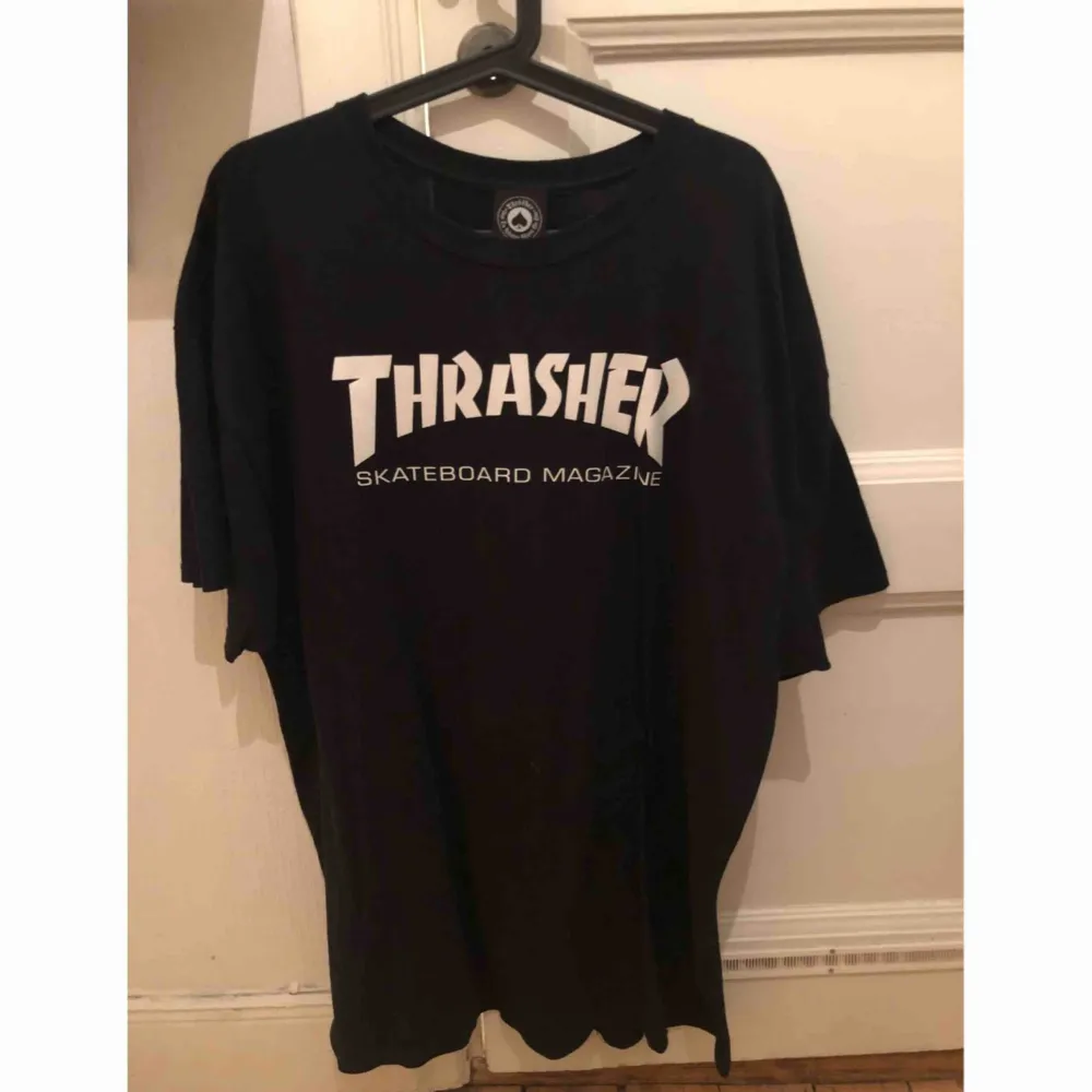 Thrasher t-shirt i storlek XXL.. T-shirts.