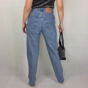 Levi’s 512 Jeans - The perfect Levi’s 512 jeans for the tall girls 💞 flattering fit, size Large. Would say it’s smaller in size. Model use S and are 169cm tall for reference. Free shipping. No return nor refund.  Waist 36cm Length (from the waist and down) 114cm