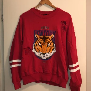 Sweatshirt från Gina tricot💕 - Använd några gånger storlek m 💕