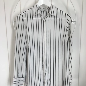 Blus - Blus i fint skick, storlek 36. Kan skickas, köpare står själv för frakten. 