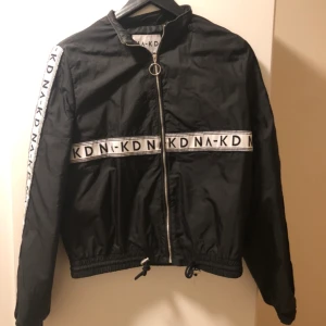 NA-KD jacka - XS/S. Knappt använd och bra skick 