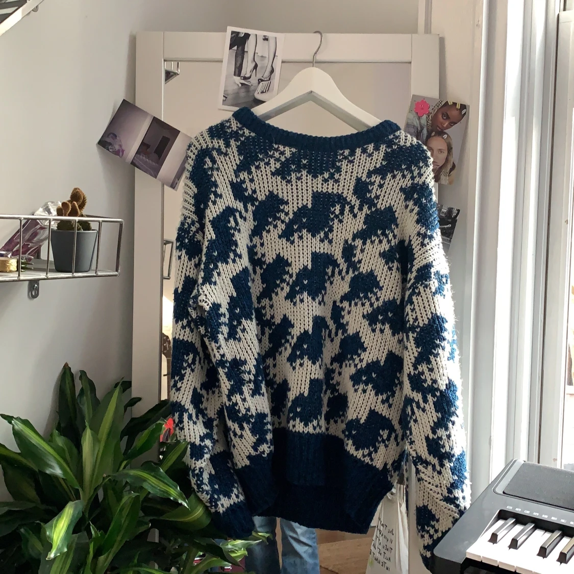 Blå vitt tjocktröja  - 90