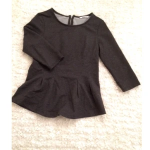  - Helt oanvänd topp från Gina Tricot söker ny ägare då jag klantigt nog lyckades beställa hem två likadana! 