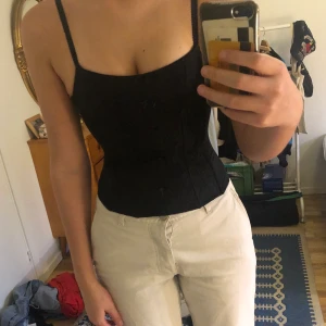 Korsett - Sååå fin korsett! Det står ingen storlek men skulle säga s-m. Det beror såklart på hur smal midja man har 💕 finns tre lägen så man kan spänna