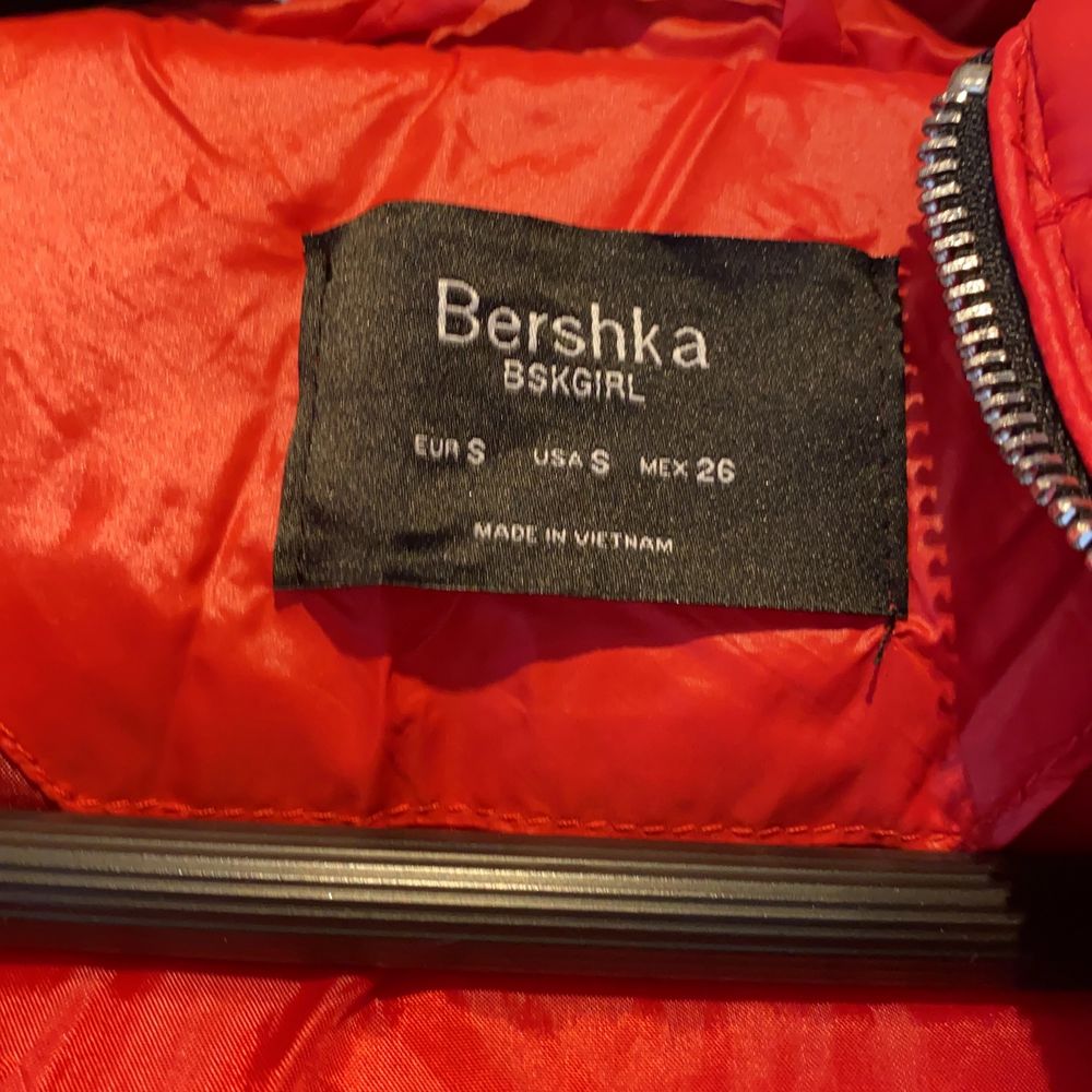 Bershka jacka Röd ❤️ | Plick Second Hand