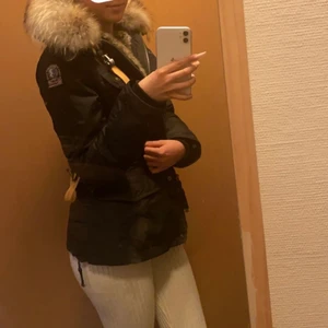 Parajumper jacka  - Äkta. Storlek S, vill bli av med jackan, inköpspris 10.000 