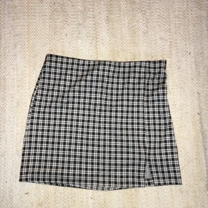 Rutig kjol HM - Rutig kjol med liten slits, stretch, nypris 100kr