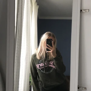 Hoodie från gina tricot - Grön hoodie från gina tricot, XS, använd fåtal gånger 