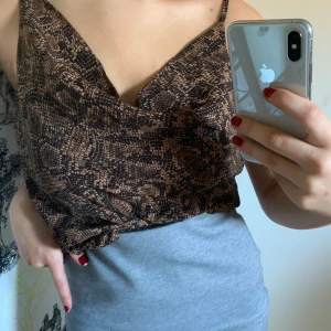 Super snyggt linne  - Super snygg festlinne🔥 prislapp finns kvar, aldrig använd. Köpt för 299 kr