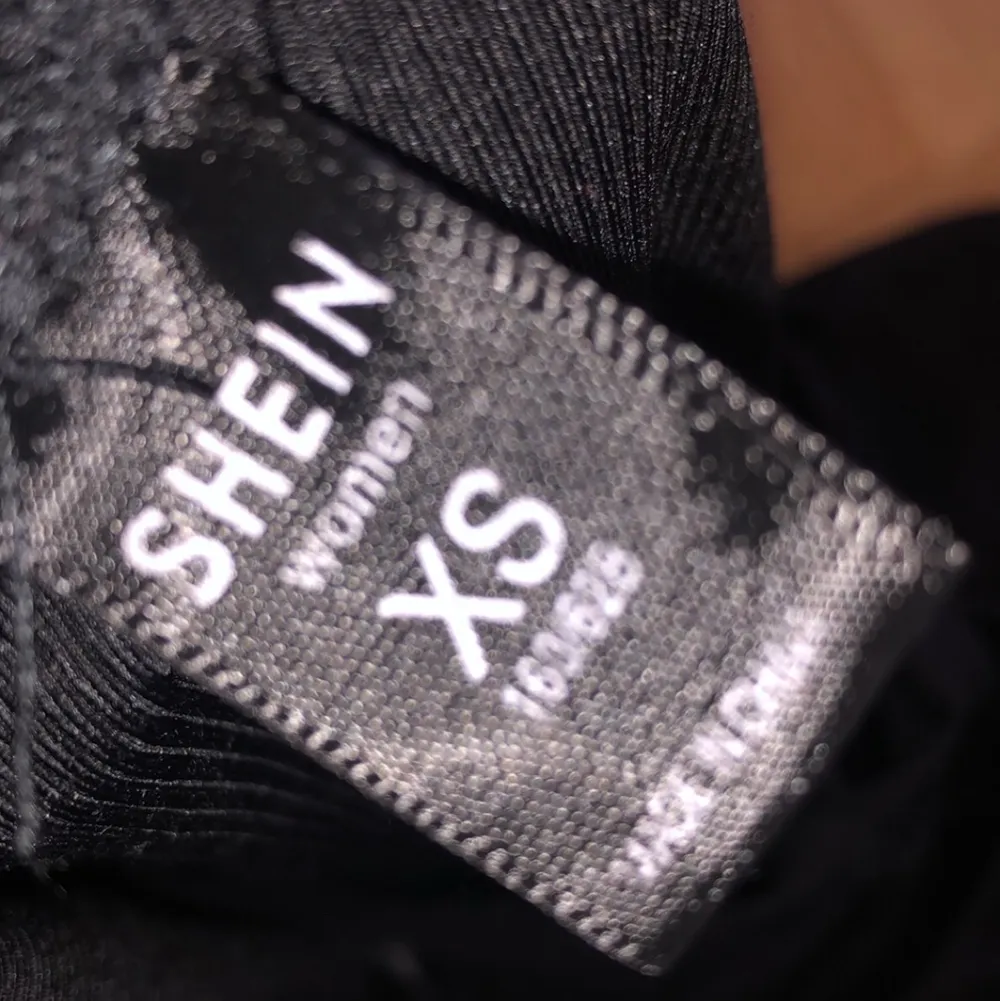 Fina cyckelbyxor säljs på grund av att den inte kommer till användning!. Jeans & Byxor.