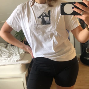 Istay t-shirt - T-shirt med tryck från Istay. Strl. S. Köparen står för frakt.