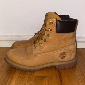 Timberlands, storlek 38 - Storlek 38 • Timberland • Använda men i bra skick • Pris 400 kr • Får gärna buda, prioriterar snabb affär • Kan mötas upp i Stockholm eller frakta, köparen betalar frakt!