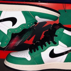 Air Jordan 1 retro high ”lucky green” - Helt nya! Bud gäller, köparen står för frakt. Kan hämtas upp i stockholm!