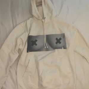 Hoodie med tryck - Hoodie från ”JustHoods” storlek S. Inte använd. Frakt ingår ej