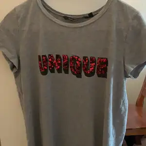 En T-shirt från Kappahl strl S aldrig använd 