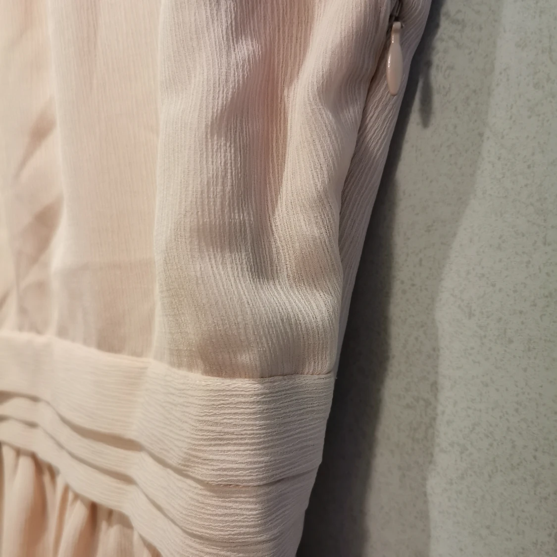 Ljusrosa, kort dressad klänning - 91