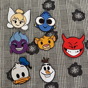 Egengjorda Iron on patches - 50 kr/st. Olika patches som jag gjort själv med hjälp av min brodyrmaskin. 11 kr tillkommer för frakt. Betalning sker innan jag postar.