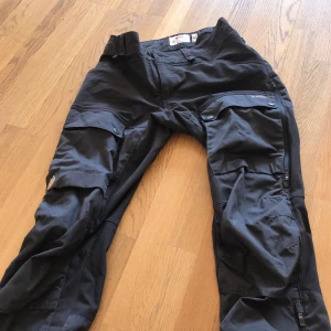 Fjällräven byxor - Fjällräven byxor i storlek 36. Använda fåtal gånger helt fräscha och utan fel.