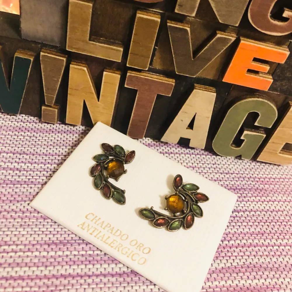 Elegant metal bronze earring... Bought in Spain.... Now only for 40kr! đđŒđđ±đ»ââïžđŠ. Asusteet.