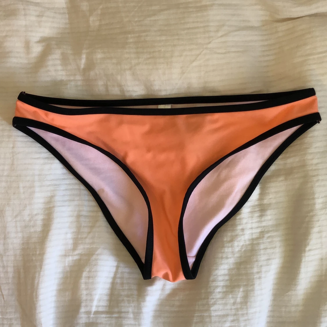 APRIKOS BIKINITROSOR