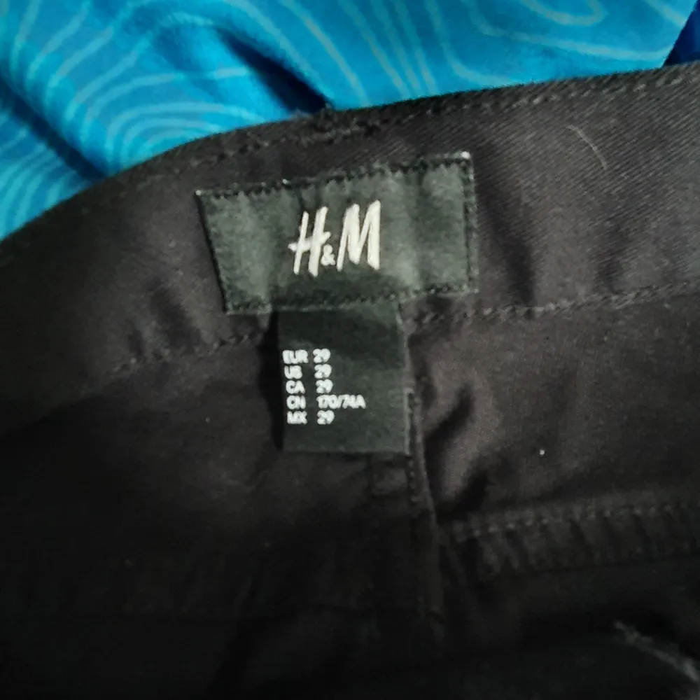 Svarta shorts från H&M i storlek 29.. Jeans & Byxor.