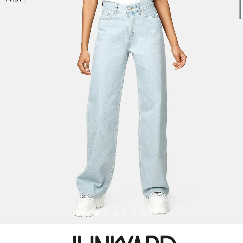 Säljer mina jättefina jeans från Junkyard då de blivit för stora för mig. Storlek 29. Använda ett par gånger. Pris kan även diskuteras . Jeans & Byxor.