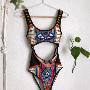 Zaful baddräkt • oanvänd  - Denna helt oanvända Zaful-baddräkt Passar dig med xs/s kroppstyp. Säljer pga för liten för mig(m). Baddräktens tyg är tjockt och känns tåligt. 