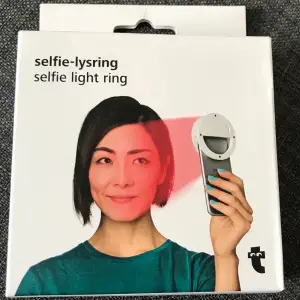 En oandvänd selfie lysring som lyser rött 
