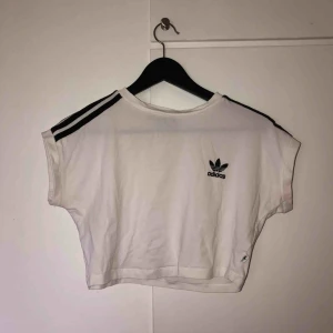  - Adidas, vit T-shirt 